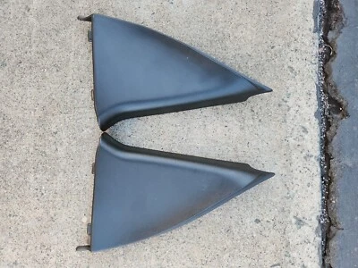 Saturn L OEM Front Door-corner panels left 90585467 right 90585468 - Image 1 of 2