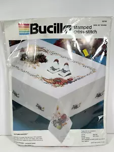 Tovaglia rotonda RINGRAZIAMENTO Bucilla punto croce stampato 60"" nuova in confezione - Foto 1 di 4