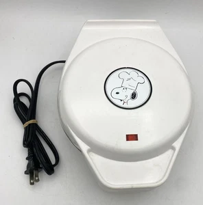 Vintage Salton Snoopy Waffle Maker Model WM-2 Peanuts Collectible - Picture 1 of 5