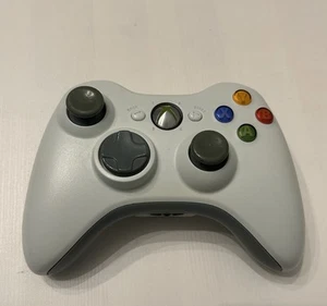 Microsoft Xbox 360 Controller OEM Weiß Akku Getestet - Bild 1 von 3