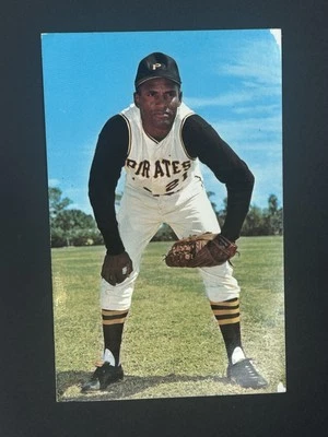 1968 DEXTER PRESS COLOR POSTCARD ROBERTO CLEMENTE PITTSBURGH PIRATES - Image 1 of 2