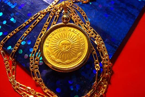 28MM Antique Golden Sun Shining Coin Pendant on a 24" Gold Filled Figaro Chain🌞 - Picture 1 of 2