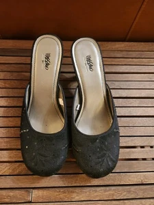 Ladies by MOSSIMO Slip on Mule Heel Black Size 7 Pre owned - Picture 1 of 6
