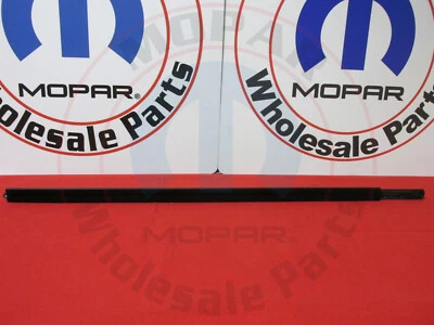 道奇 RAM 1500-5500 右后门外带 Weatherstrip 全新原始设备制造商拖把 — 第 1/4 张图片