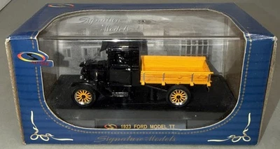1923 FORD MODEL TT TRUCK SIGNATURE MODELS 32309 WITH CASE 1:32 DIECAST  - Image 1 of 4