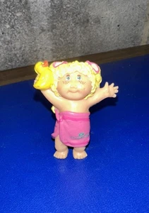Cabbage Patch Kids Girl Pink Towel Mini PVC Figure Vintage CPK 1984 2408A2 - Picture 1 of 3