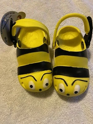 Tamancos sapatos amarelos Looney Pals Bumblebee (raro) infantil tamanho 6-7 - Imagem 1 de 4