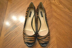 New ALEX MARIE Zebra Print Black/Brown Calf Hair Med Heel Peep Toe Shoes Sz 7.5M - Picture 1 of 4