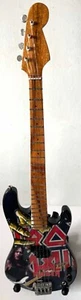 Iron Maiden- Dave Murray Miniature Wooden 1:4 Scale Guitar With Stand (New/Box) - Foto 1 di 3