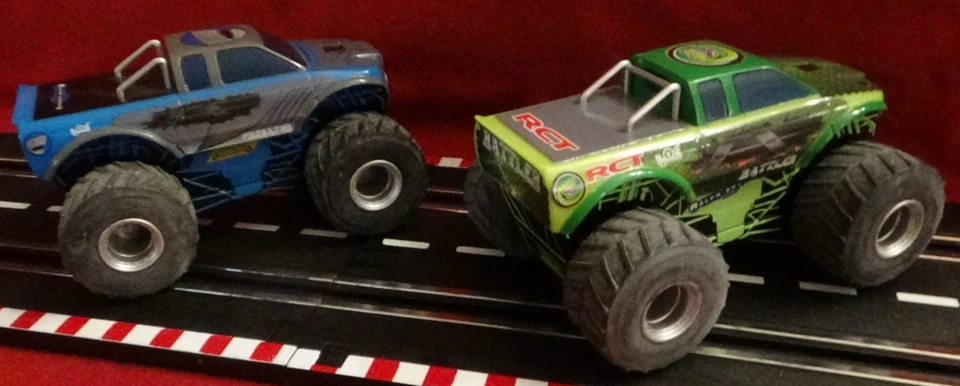 Coche Ranura Scalextric 1/32 Team Monster Trucks Predator & Battler. Corredores fuertes Foto 1 de 4