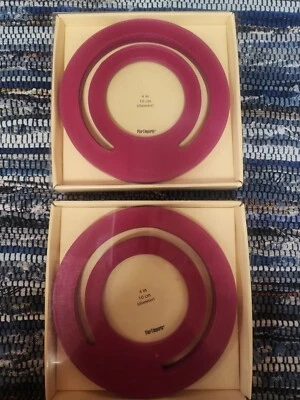 Marcos de escritorio redondos Pier 1 Imports cuero rosa fucsia 4 pulgadas de diámetro Foto 1 de 4