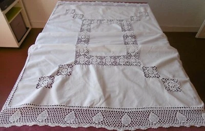 Superbe nappe entourée de DENTELLE et avec ENTREDEUX sur la surface - Photo 1/4