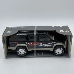 Nylint Toys 4 X 4 Mr. Goodwrench Racing Die Cast Truck 1995 Made USA #8010-Z NOS - Picture 1 of 5