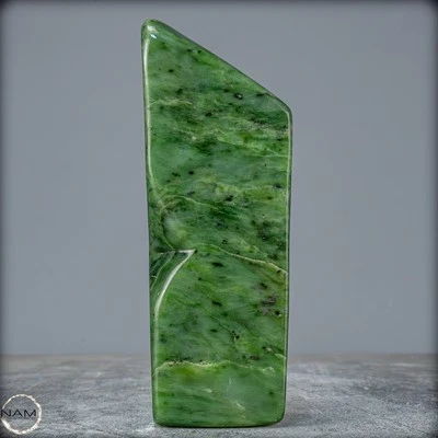 Natürliche Jade-Nephrit Freiform aus Burma - 680,49g - Bild 1 von 4