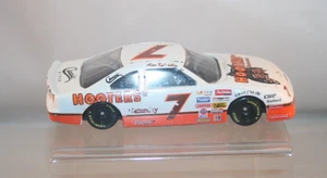 1991 Hooters #7 Alan Kulwicki Racing Champions 1:32 Diecast Pre-Owned - Picture 1 of 5