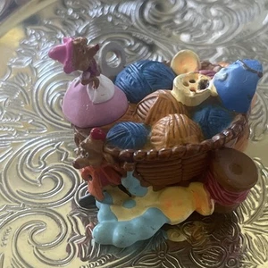 Topi Cenerentola Disney nel cesto da cucire PVC figura cake topper decorazione - Foto 1 di 7