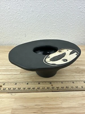 Ikebana Cerámica Flor Rana Negro Cerámica MCM Soporte Pluma Japonés Firmado Foto 1 de 4