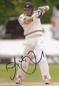 NEW ZEALAND: LUKE RONCHI SIGNED 6x4 TEST ACTION PHOTO+COA - Picture 1 of 1