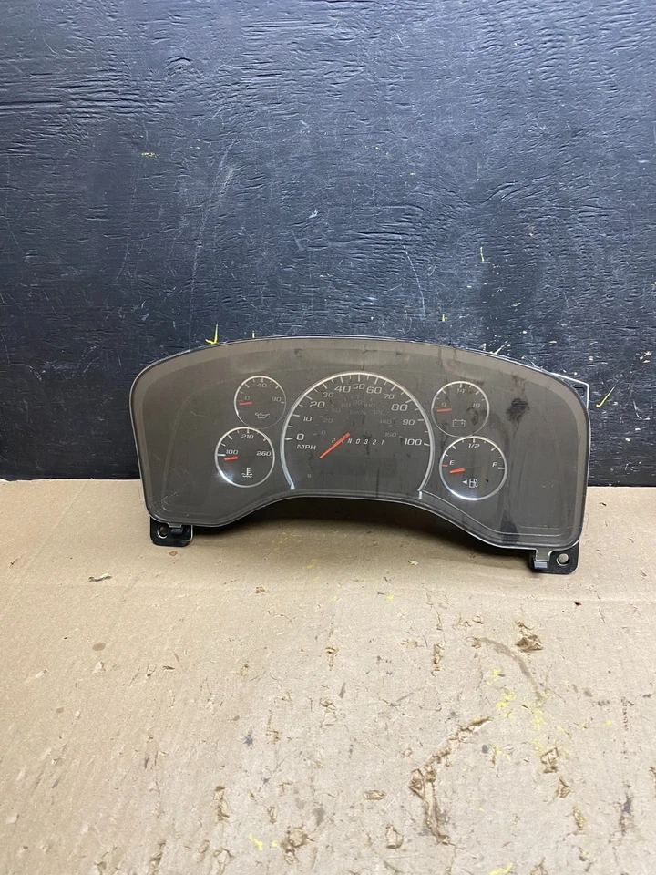 2008 to 2010 Chevrolet Express 1500 Speedometer Cluster Gauge U5171 DG - Image 1 of 4