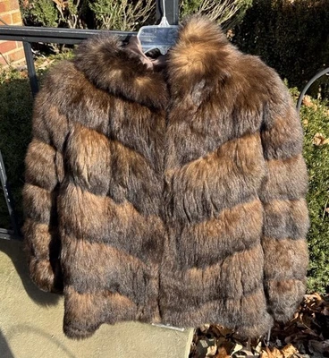 Wm. CHAQUETA PARKA DE PIEL DE ZARIGÜEYA AUSTRALIANA HARRIS CAPUCHA CREMALLERA MARRÓN PEQUEÑA Foto 1 de 4