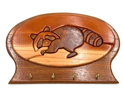 Porta llaves mapache tallado en madera Foto 1 de 4