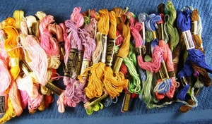 Large Lot Clark's, J&P Coats and Coats & Clark's Embroidery Floss Skeins - Lot K - Picture 1 of 3