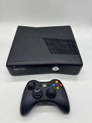 Microsoft Xbox 360 Slim Konsole - mit Controller - in schwarz - Original - Bild 1 von 4
