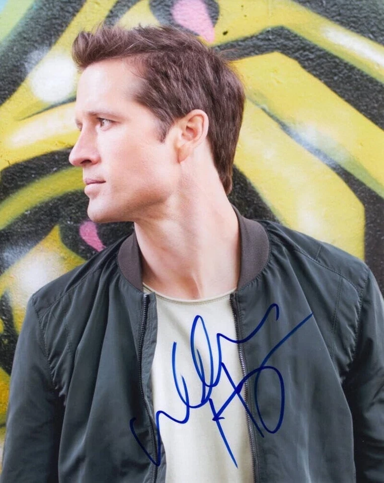 Walker Hayes AUTOGRAPHED SIGNED 8 x 10 PHOTO REPRINT - Image 1 of 1