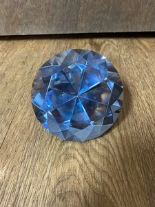 Pisapapeles de Oleg Cassini en forma de diamante - Imagen 1 de 8