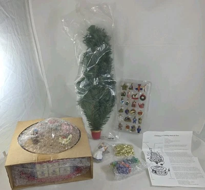 Vtg 1996 Avon Christmas Is Coming Musical Advent Christmas Tree Calendar Holiday - Image 1 of 4