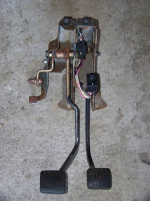 Jeep Cherokee XJ 1996 conjunto de pedal de freno de embrague OEM Foto 1 de 4