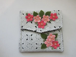 Handmade Girl's Felt Purse 11.5 x 11.5cm Flowers Age 3+ Stocking stuffer - Picture 1 of 2