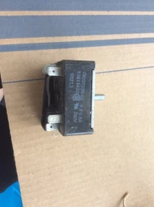GE FORNELLO GAMMA FORNO INTERRUTTORE ELEMENTO DI SUPERFICIE KS811420 K - Foto 1 di 1