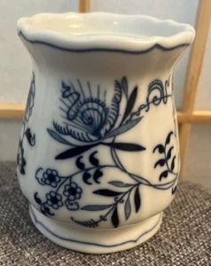 Blue Danube 3.25"-Tall Porcelain Vase White Desk Flowers Japan Floral Home Decor - Picture 1 of 10