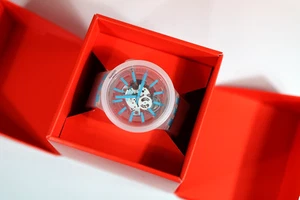 Neu limitiert Schweizer Swatch blau in Gelee Quarz weißes Zifferblatt Uhr SO27E105 47MM - Bild 1 von 8