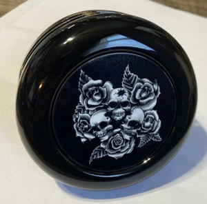 Cubierta de cuerno negra Skull & Roses Harley Davidson para modelos HD Big Twin - Imagen 1 de 3