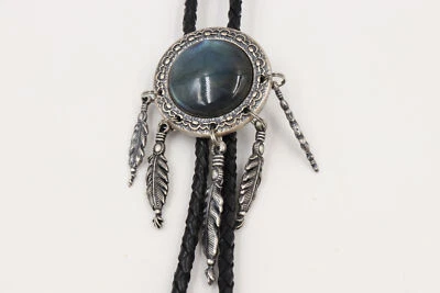 Corbata de cuello bolo de cuero occidental enchapada en plata con plumas piedra labradorita natural Foto 1 de 4