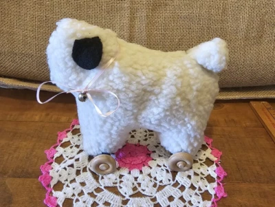 Handmade Decorative  Ewe/Sheep Stuffed White Fluffy Pink Bell Nursey Wheels - Изображение 1 из 4