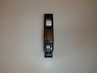 Cutler Hammer Eaton CH120 20 Amp 1 Polo Disyuntor Pie Plástico Foto 1 de 4