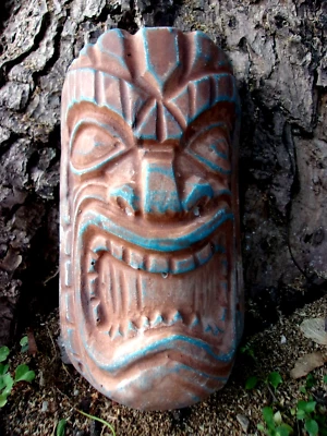 Molde plástico cara Tiki jardín fundición tropical 6,5" x 3,5" x 1,75" de espesor Foto 1 de 4