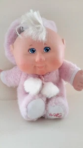 2008 Cabbage Patch Kinder Baby Puppen rosa Kaninchen blaue Augen 25 Jahrestag gebraucht, in einwandfreiem Zustand - Bild 1 von 12