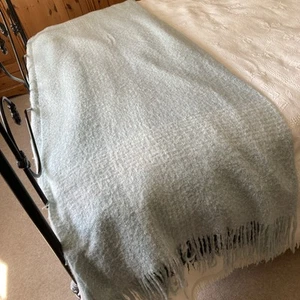 Laura Ashley Acrílico Tiro Pato Huevo Azul Flecos 204 X 162cm - Imagen 1 de 8