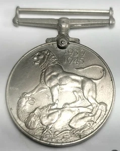 1939 - 1945 George VI Original British WWII War Medal - Picture 1 of 5