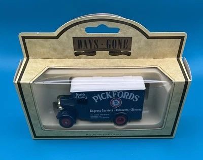 LLedo PICKFORDS Days Gone Dennis Parcel Van 16014, Combined Postage - Image 1 of 4