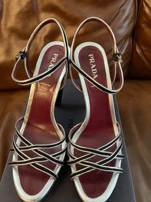 Sandalias de tacón PRADA para mujer negras gamuza plateadas caja bolsas antipolvo plataforma 40,50 Foto 1 de 4