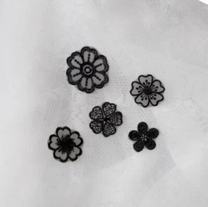 UK STOCK 2pcs Self Adhesive Flower Patch Embroidery DIY Applique Iron on Clothes - Picture 1 of 12