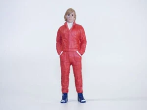 Figurine PILOTE années 70 combinaison rouge Racing Legend 1/18 - Imagen 1 de 3