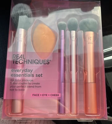 Juego de cepillos Real Techniques Everyday Essentials - Pack de 5 B58-31 sellados o3 Foto 1 de 4