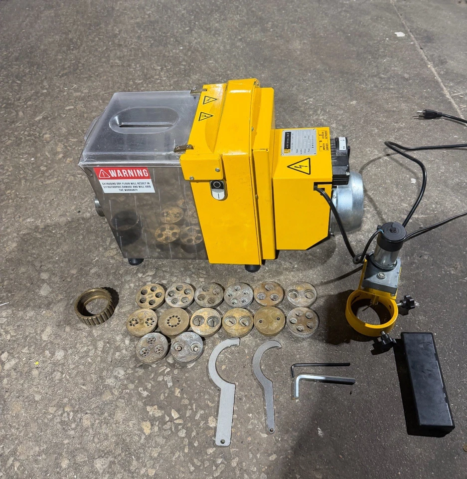 Arcobaleno AEX18 Countertop Pasta Extruder and Mixer, 15-20 lbs Output/hr, 1/... - Image 1 of 4