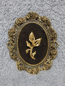 Vintage Wandbehang Wurzelholz Rosetta Calla Lilie goldfarben auf Samt  - Bild 1 von 5